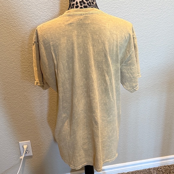 Modelo Cerveza Tan Graphic T-Shirt - Picture 4 of 5